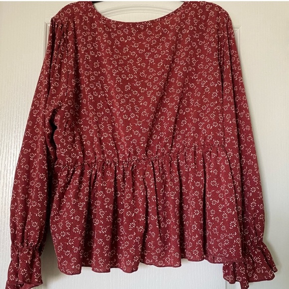 SHEIN CURVE 💋 BURGUNDY RED & WHITE FLORAL GATHERED WAIST BLOUSE TOP Women’s 2X - Picture 10 of 10